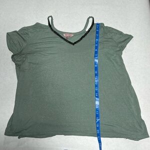 Juicy couture top green in color. It’s an Extra Large